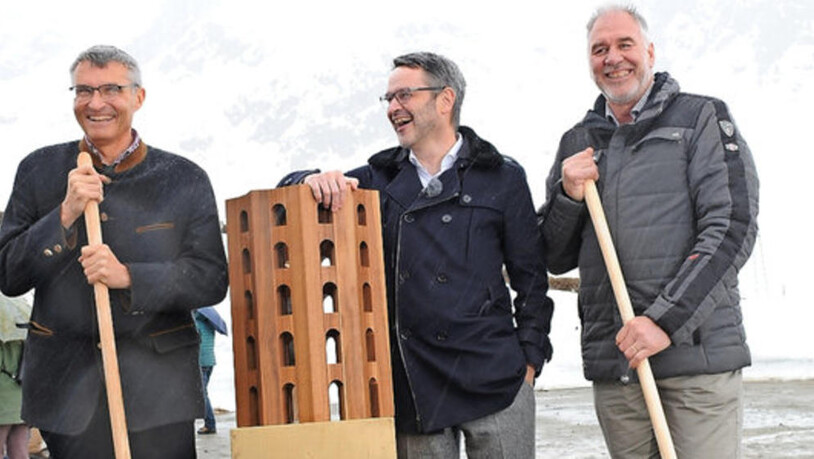 Michael Pfäffli, Giovanni Netzer und Leo Thomann beim Spatenstich.