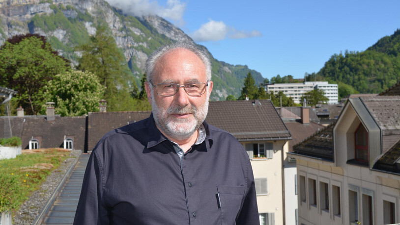 Walter Zweifel löst im Auftrag der ETH Bilderrätsel.