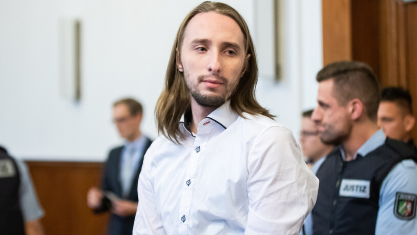 Der Angeklagte Sergej W. am Dienstag im Gerichtssaal. Elf Monate verhandelte das Dortmunder Schwurgericht um den Bombenanschlag auf die Mannschaft von Borussia Dortmund. Der Angeklagte wurde zu 14 Jahren Haft verurteilt.