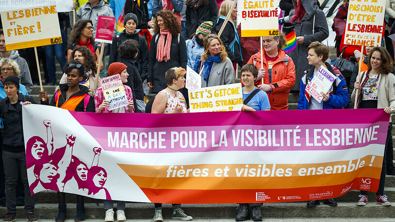 Rund 150 Menschen haben am Samstag in Lausanne für gleiche Rechte für Lesben demonstriert.