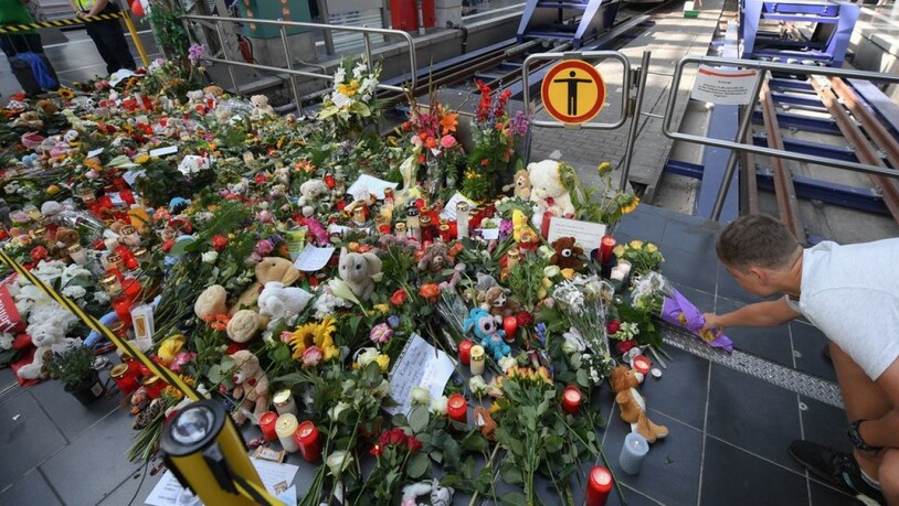 Grosse Anteilnahme nach dem tödlichen Angriff auf einen Achtjährigen und seine Mutter im Hauptbahnhof Frankfurt. (Archivbild)