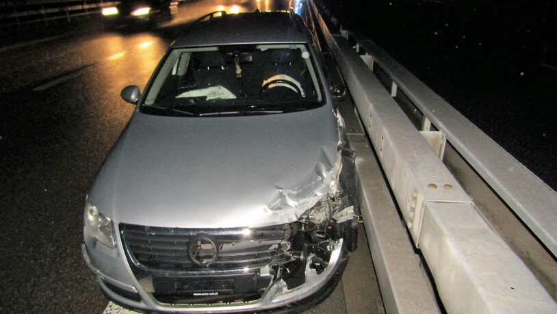 Das Auto sieht übel aus, die Fahrerin blieb aber unverletzt