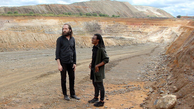 Der Basler Musiker Elias Redinger und der kongolesische Choreograf Dorine Mokha recherchieren in einer Mine im Kongo für ihr Projekt "Herkules von Lubumbashi", das sie in der Kaserne Basel zeigen werden.