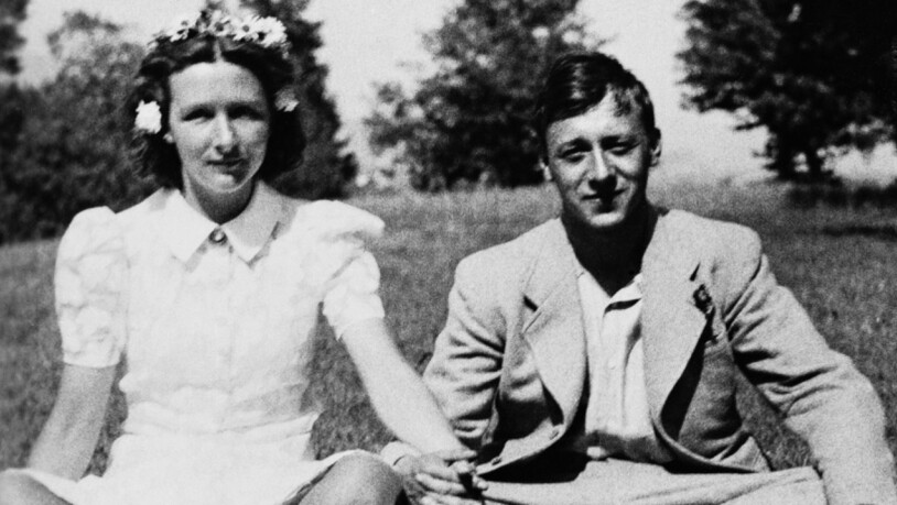 Die Schriftstellerin S. Corinna Bille und der Schriftsteller Maurice Chappaz waren ein Paar fürs Leben. Dieses Bild zeigt die beiden 1942 in der ersten Zeit der Liebe.