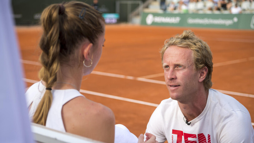 Simona Waltert 2019 beim WTA-Turnier in Lausanne mit Coach Stéphane Bohli.