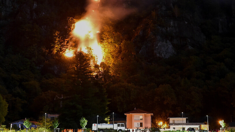 Wegen der anhaltenden Trockenheit herrscht in weiten Teilen des Kantons Tessin ein absolutes Feuerverbot im Freien. (Archivbild)