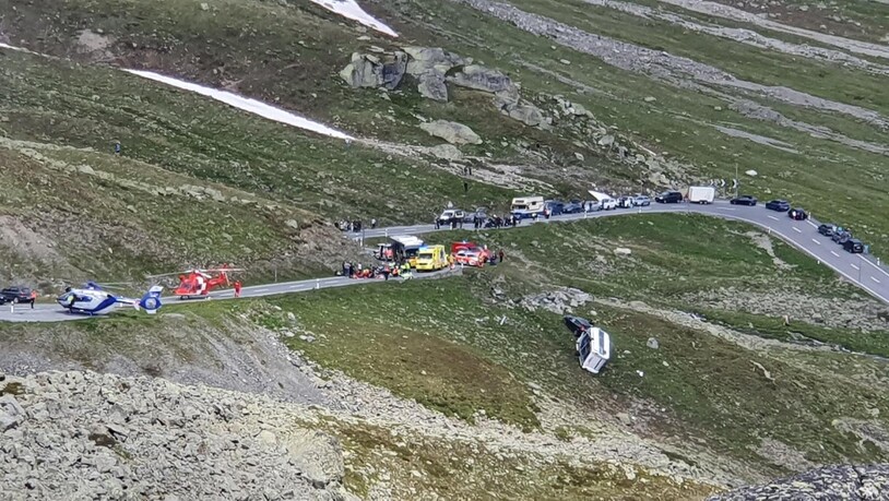 Für die Bergung der Unfallopfer standen auch zwei Helikopter im Einsatz.