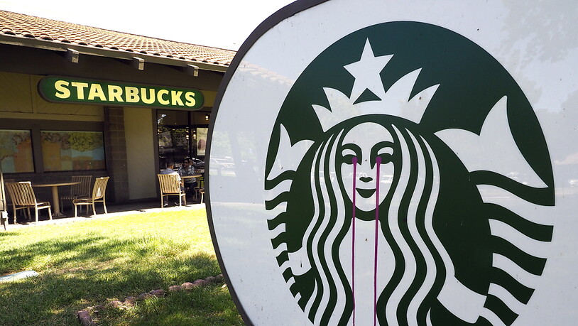 Die Coronavirus-Krise hat den Starbucks-Konzern vollkommen im Griff - die Umsätze brechen einfach weg. (Archivbild)