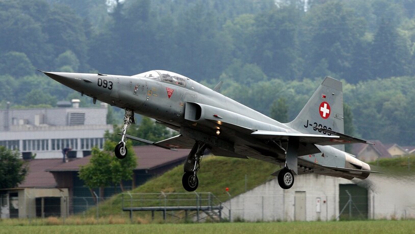 Ein Tiger F 5 Kampfjet der Schweizer Luftwaffe ist im Raum Melchsee-Frutt OW abgestürzt. Der Pilot blieb unverletzt. (Archivbild)