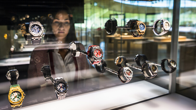 Nach dem Einbruch im Vorjahr wegen Corona sind die  Ausfuhren von Schweizer Uhren im April wie erwartet in die Höhe geschnellt. Die aktuellen Zahlen sind nun sogar leicht über dem Vorkrisen-Niveau. (Archivbild)