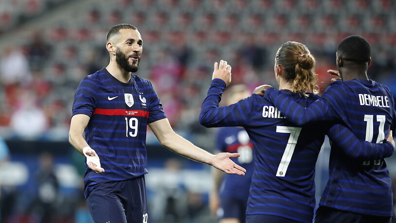 Trotz eines verschossenen Penaltys von Rückkehrer Karim Benzema (li.) hatten die Franzosen in Nizza viel Grund zum Jubeln