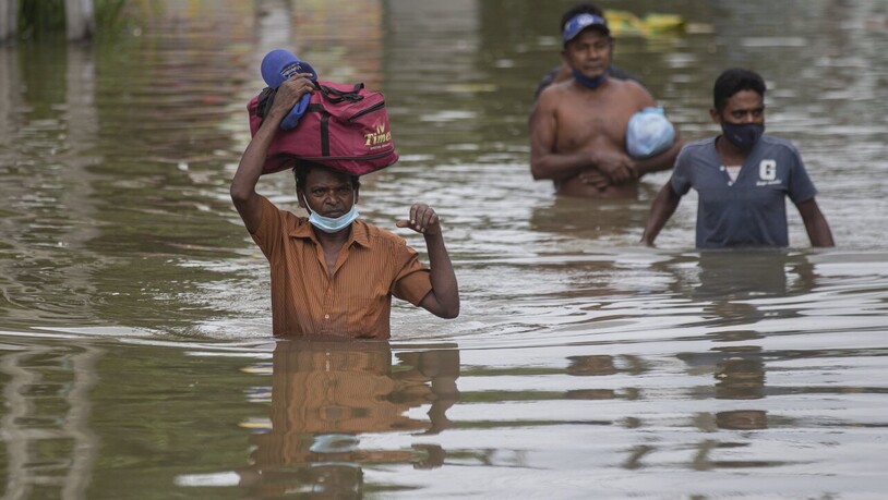 Heftige Regenfälle haben in Sri Lanka Erdrutsche und Hochwasser ausgelöst. Foto: Eranga Jayawardena/AP/dpa