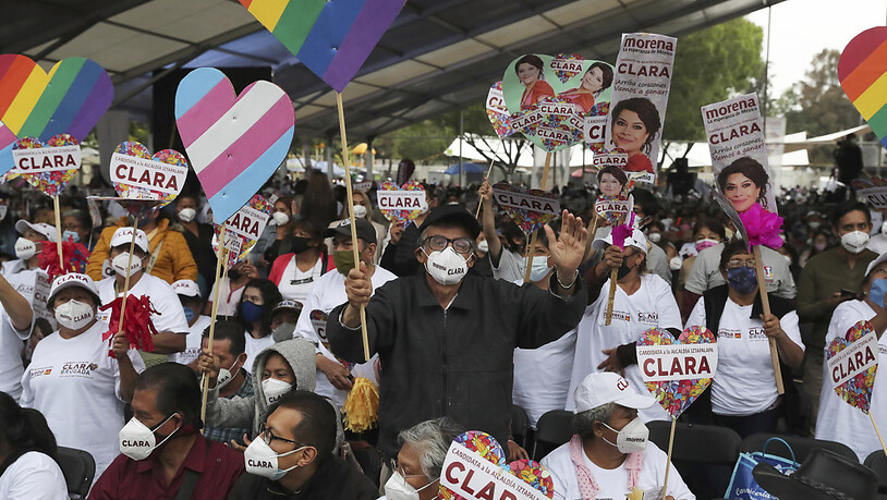Unterstützer jubeln während einer Wahlveranstaltung für die Kandidatin Clara Brugada in Mexiko-Stadt. Foto: Marco Ugarte/AP/dpa