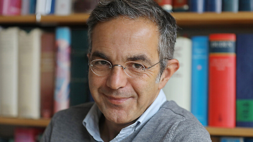 ARCHIV - Der deutsche Schriftsteller Navid Kermani wird mit dem Ehrenpreis des Österreichischen Buchhandels für Toleranz in Denken und Handeln ausgezeichnet. Foto: Oliver Berg/dpa