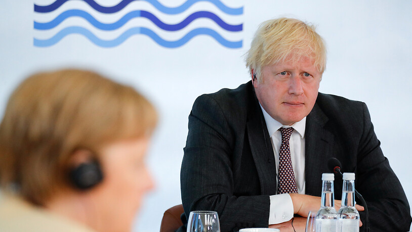 Angela Merkel, Bundeskanzlerin von Deutschland, und Boris Johnson (r), Premierminister von Großbritannien, nehmen an einer Arbeitssitzung während des G7-Gipfels teil. Der G7-Gipfel findet vom 11. bis 13. Juni in Carbis Bay, St Ives in Cornwall statt…
