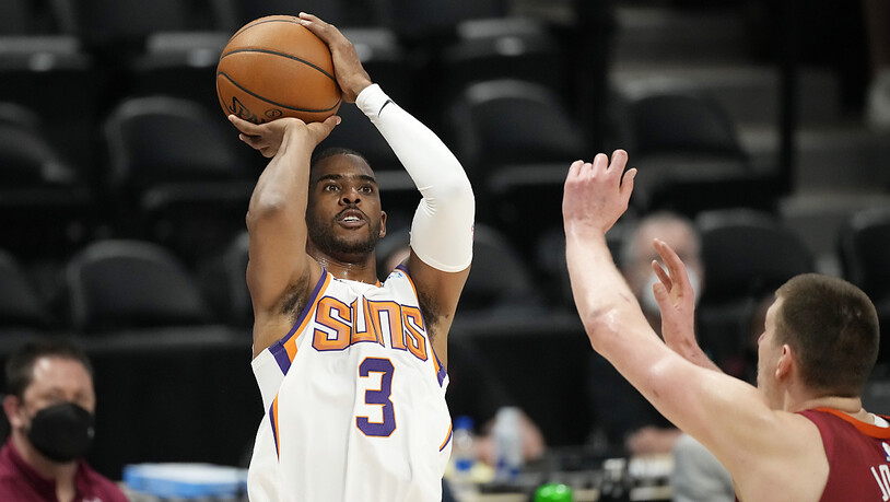 Chris Paul (Nummer 3) führt die Phoenix Suns in die Playoff-Halbfinals der NBA
