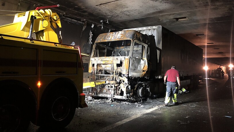 Beim Brand eines Lastwagens im Belchentunnel wurde niemand verletzt.