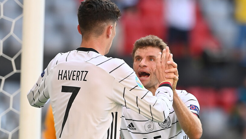 Auch Thomas Müller (Nummer 25) - drei Jahre lang in der DFB-Auswahl kein Thema - glänzte als Ankurbler