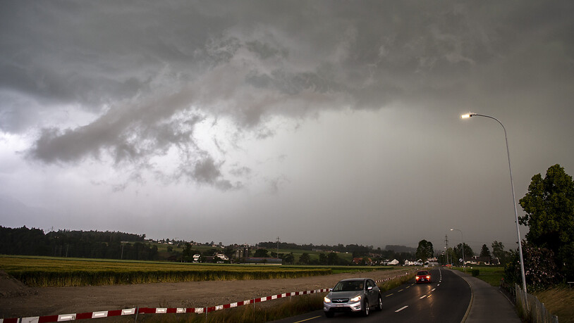 Ein Gewitter zog am Sonntag über die Region Bern bei Uetendorf.