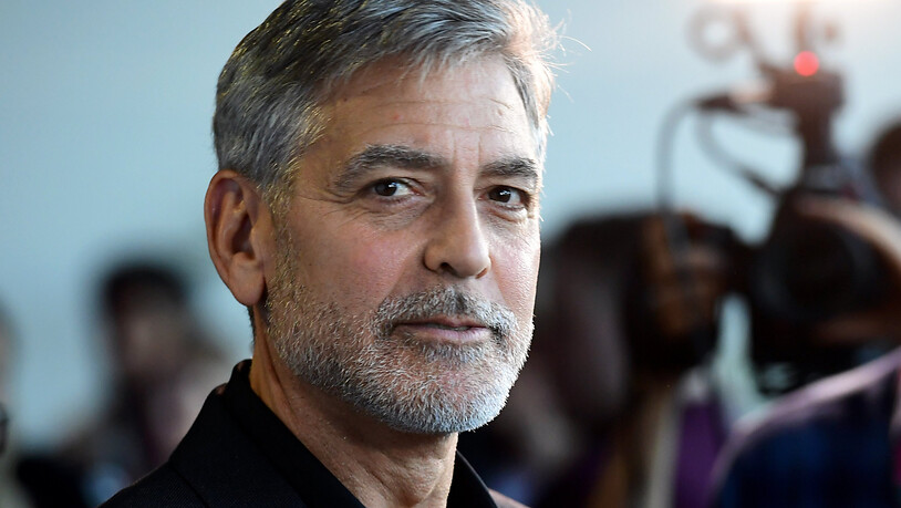 ARCHIV - George Clooney, Schauspieler aus den USA, kommt zur Premiere des Films «Catch-22 - Der böse Trick» im GUE Cinema Westfield. Gemeinsam mit weiteren Starts wie Don Cheadle, Kerry Washington, Mindy Kaling und Eva Longoria ist er an einem…