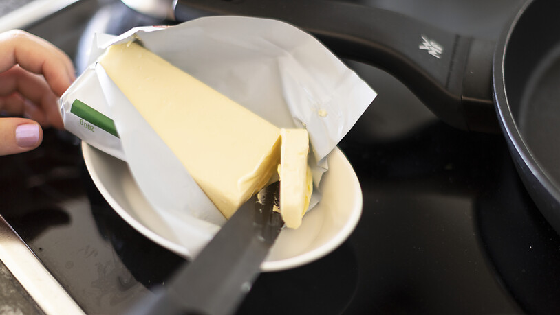 Weil während der Pandemie mehr zu Hause gekocht wurde, muss nun zusätzlich Butter importiert werden. (Archivbild)