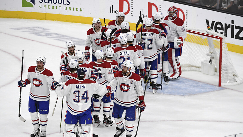 Die Spieler der Canadiens bedanken sich bei Goalie Carey Price für die starke Leistung