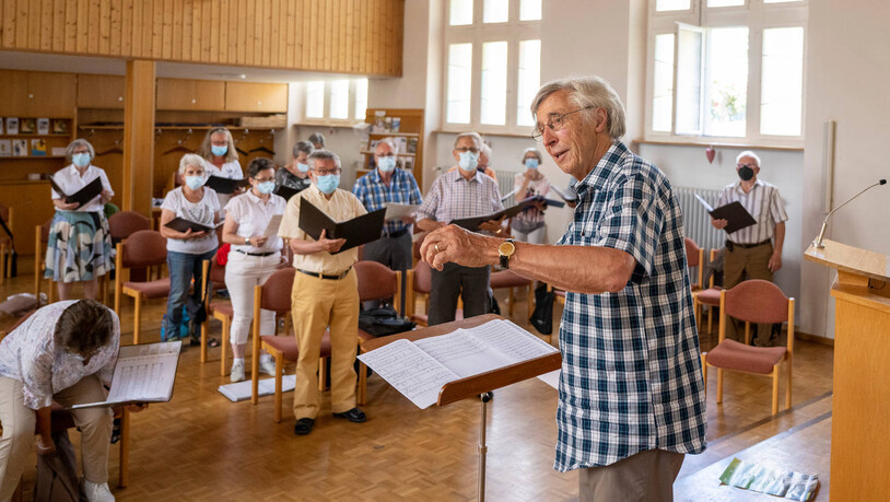 Rico Peterelli leitet der Senioren-Kirchen Chor der evangelisch-methodistische Friedenskirche in Chur.