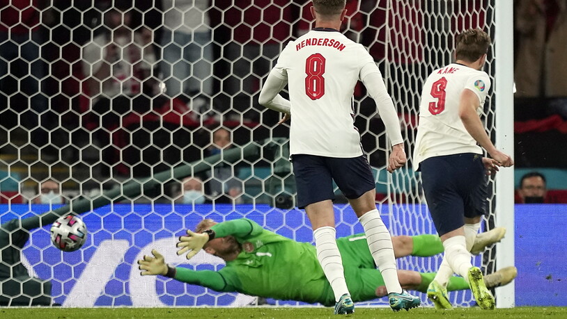 Die entscheidende Szene im Wembley: Harry Kane versenkt den Penalty-Nachschuss
