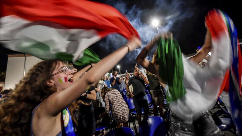 In Mailand versammelten sich nach dem Sieg Italiens über England die Fans in Strassen und Gassen.