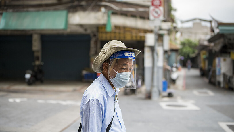 Kein Gang ohne Schutzmaske: Taiwan kämpft mit steigenden Corona-Infektionszahlen. Foto: Brennan O'connor/ZUMA Wire/dpa
