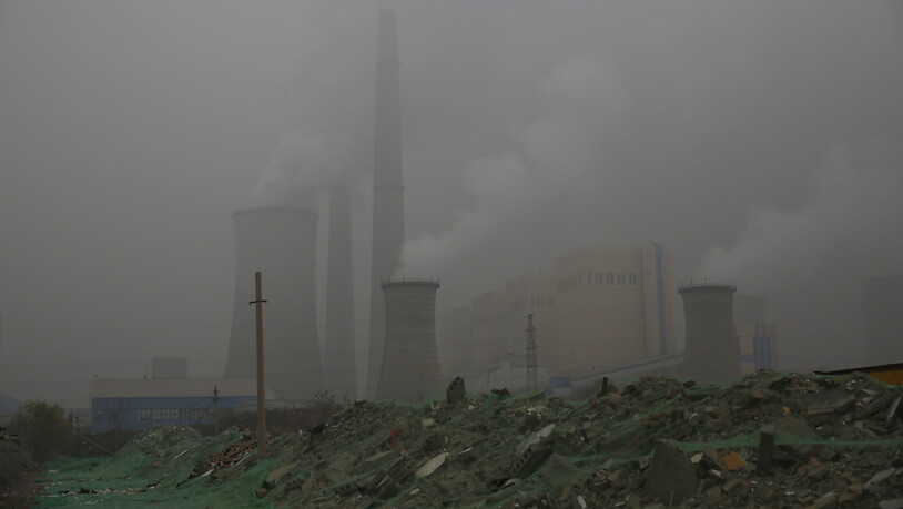 Ein Kraftwerk in der chinesischen Hauptstadt Bejing. Die CO2-Zertifikate dienen der Verbesserung der Klimabilanz von Unternehmen. Künftig dürfen die Firmen auch in China mit den Zertifikaten handeln. (Archivbild)