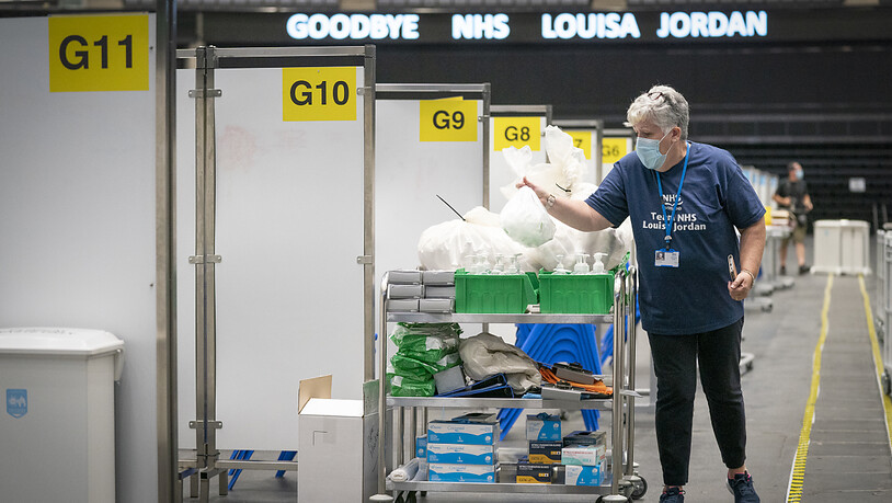 ARCHIV - Das NHS Louisa Jordan ist ein temporäres Notfallkrankenhauses, das in Schottland zur Bewältigung der Corona-Pandemie errichtet wurde. Anfang August wurde es geschlossen. Foto: Jane Barlow/PA Wire/dpa