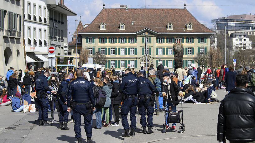 Die im Kanton Bern bis Ende Mai gültige Beschränkung auf 15 Personen an Demonstrationen war unzulässig, hat das Bundesgericht am Freitag entschieden. (Archivbild)