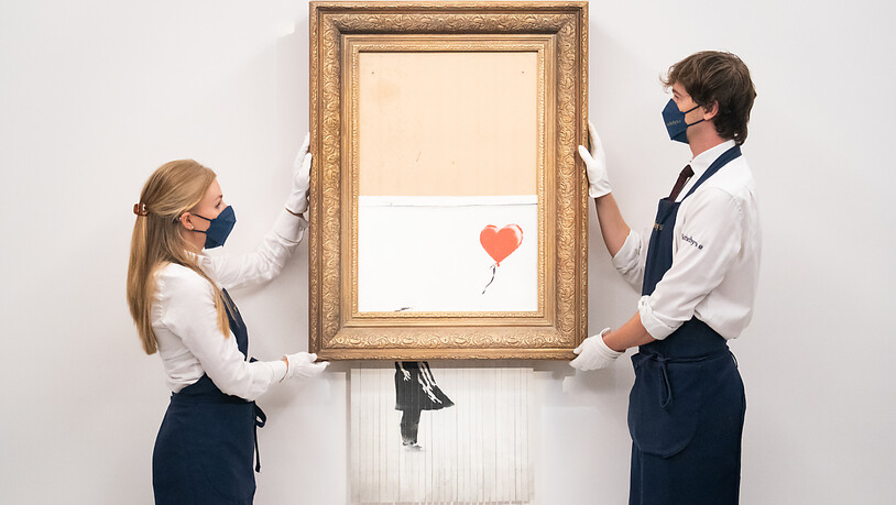 Das während einer Kunstauktion geschredderte Banksy-Bild «Girl with Balloon» wird erneut versteigert. Das Londoner Auktionshaus Sotheby's rechnet bei der Auktion am 14. Oktober mit einem Erlös von vier bis sechs Millionen Pfund (4,66 bis 7 Mio Euro) für…