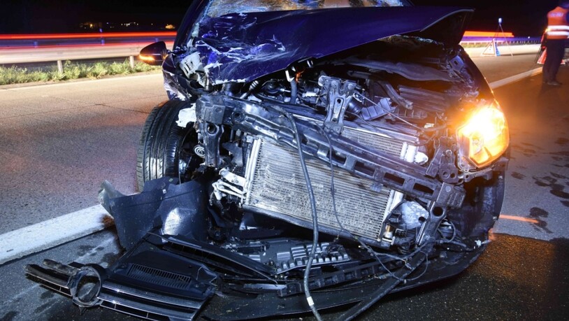 Bei einer heftigen Auffahrkollision zwischen drei Fahrzeugen sind am Freitagabend in Rüthi SG vier Personen verletzt worden.