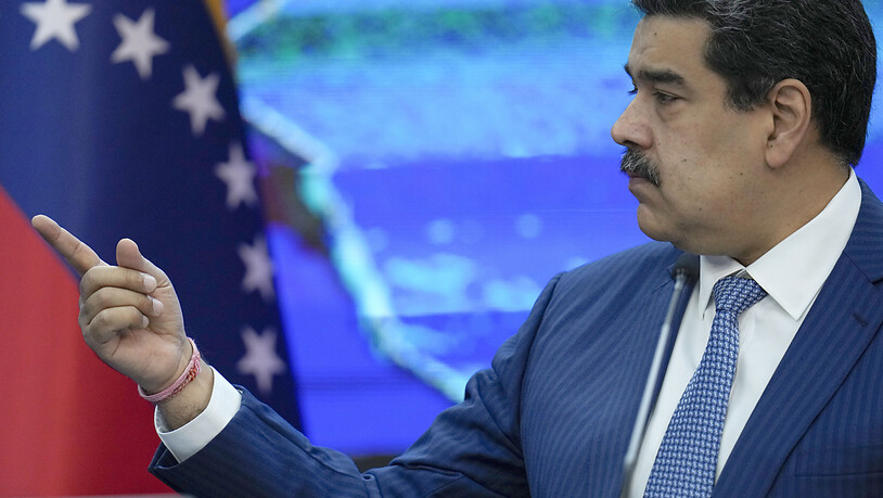 Nicolas Maduro, Präsident von Venezuela, spricht bei einer Pressekonferenz im Miraflores-Palast. Foto: Ariana Cubillos/AP/dpa