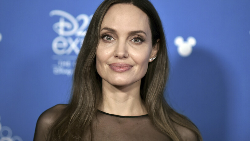 ARCHIV - Angelina Jolie kommt zur Veranstaltung «Go Behind the Scenes» auf der D23 Expo 2019. Foto: Richard Shotwell/Invision/AP/dpa