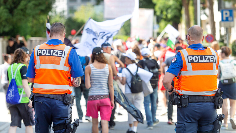 Laut der Stadtpolizei Chur nahmen rund 4000 Menschen am Protestmarsch teil.