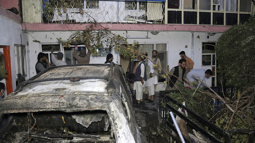 ARCHIV - Das Archivbild vom Sonntag, 29. August 2021, zeigt ein beschädigtes Haus nach einem US-Drohnenangriff in Kabul. Der Tod von Zivilisten und Kindern bei dem US-Luftangriff Ende August hat trotz einer Entschuldigung des US-Militärs in Afghanistan…