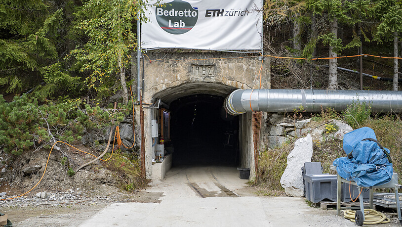 Der Eingang des Tunnels, in dem sich das Bedretto-Felslabor befindet.
