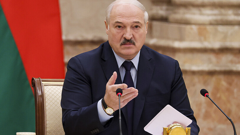 Alexander Lukaschenko, Präsident von Belarus,   kündigte für Februar 2022 ein Referendum über eine neue Verfassung an und verkündete, die Opposition nicht an die Macht kommen zu lassen. Foto: Maxim Guchek/BelTA Pool/AP/dpa