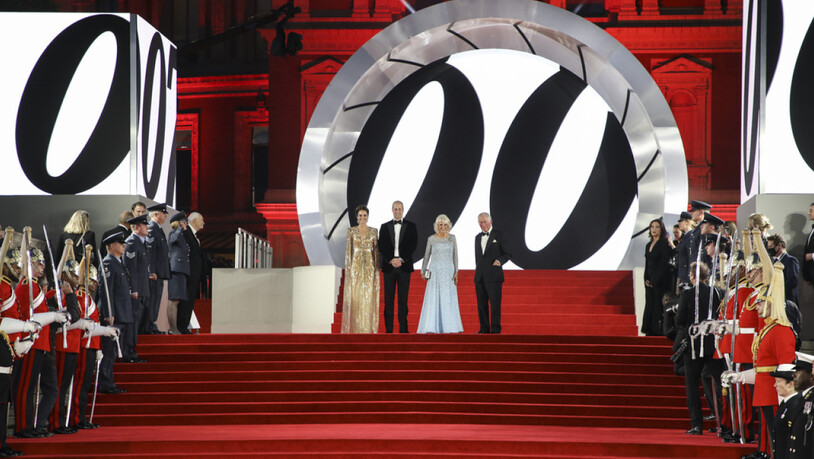 Ganz klar: Bezüglich James-Bond-Premiere spielte die Musik am Dienstagabend in London (im Bild die Royal Family) und nicht am Zurich Film Festival.