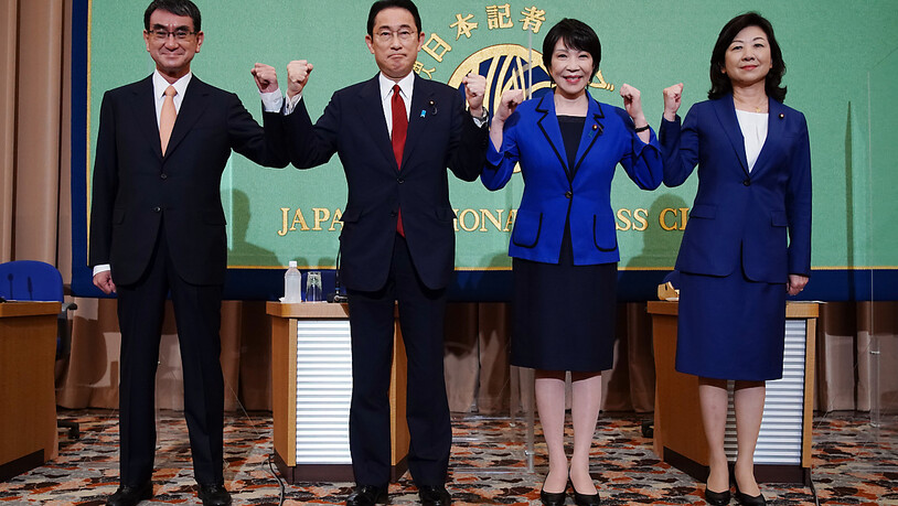 ARCHIV - Taro Kono (l-r), Fumio Kishida, Sanae Takaichi und Seiko Noda treten als Nachfolger für Partei- und Regierungschef Suga an. Die in Japan seit 66 Jahren fast ununterbrochen regierenden Liberaldemokraten der LDP haben am Mittwoch mit der Wahl…