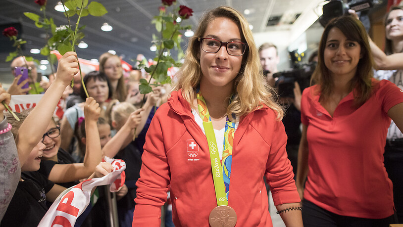 Giulia Steingruber mit ihrer bedeutendsten Trophäe um den Hals, der Olympia-Bronzemedaille von Rio de Janeiro 2016