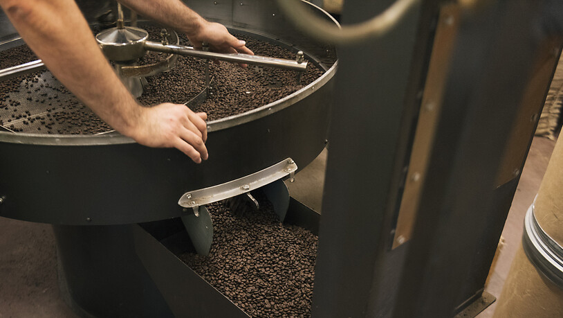 Mehr bezahlen mussten die Produzenten im September etwa für verarbeiteten Kaffee. (Archivbild)