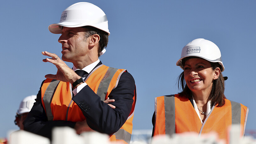 Pariser Bürgermeisterin Anne Hidalgo an der Seite von Frankreichs Präsident Emmanuel Macron. Foto: Sarah Meyssonnier/Reuters POOL/AP/dpa