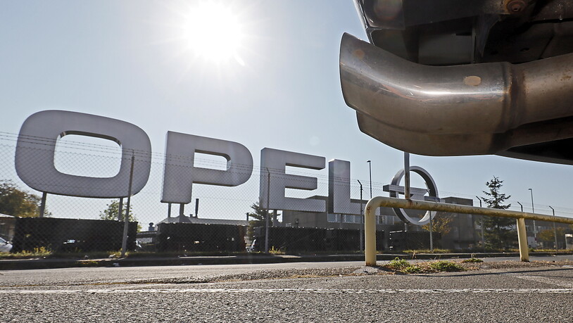 Weil mehrere Opel-Dieselmodelle deutlich höhere Schadstoffwerte ausgestossen haben als angegeben, wurde Opel ein Bussgeld von 64,8 Millionen Euro auferlegt. (Archivbild)