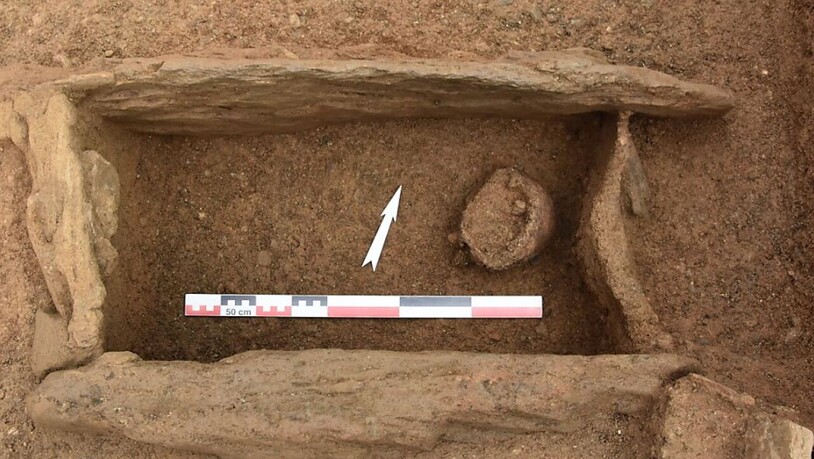 In Pully entdeckten Archäologen Steinkistengräber mit Schädelfragmenten.