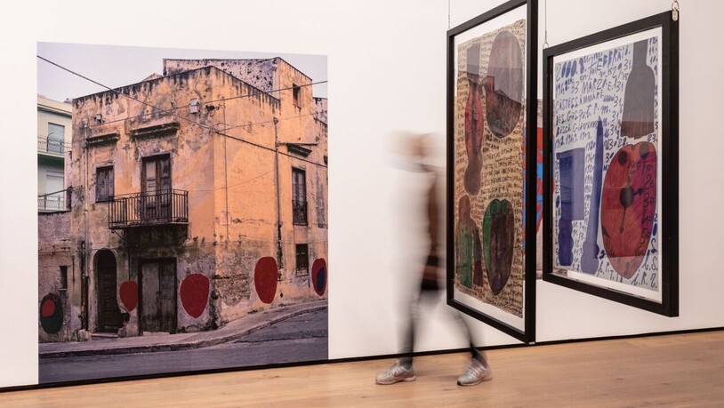 Werke und Werkdokumentationen von Giovanno Bosco in der Ausstellung "Ecrits d'Art Brut - Wilde Worte und Denkweisen" im Museum Tinguely.