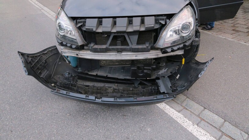 Verkehrsunfall: Sowohl am Auto als auch am Lieferwagen entstand Sachschaden.